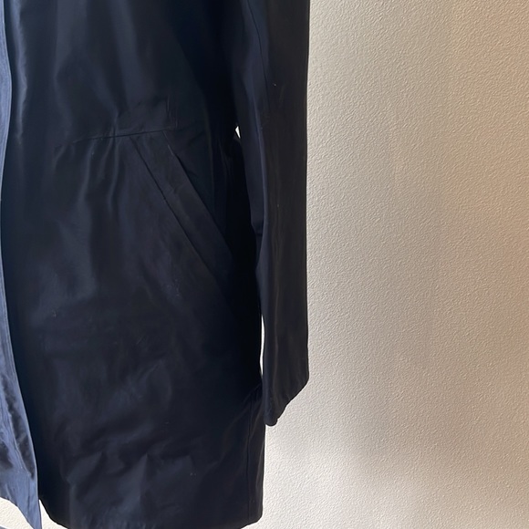 Lululemon jacket size 2 - Picture 5 of 8